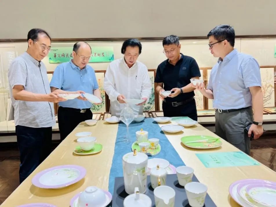 《山東陶瓷》走進華光國瓷