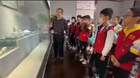 未來(lái)的藝術(shù)家丨大眾日?qǐng)?bào)淄博融媒體中心小記者團(tuán)走進(jìn)華光國(guó)瓷