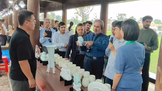 閃耀世界丨華光國(guó)瓷亮相尼山世界文明論壇